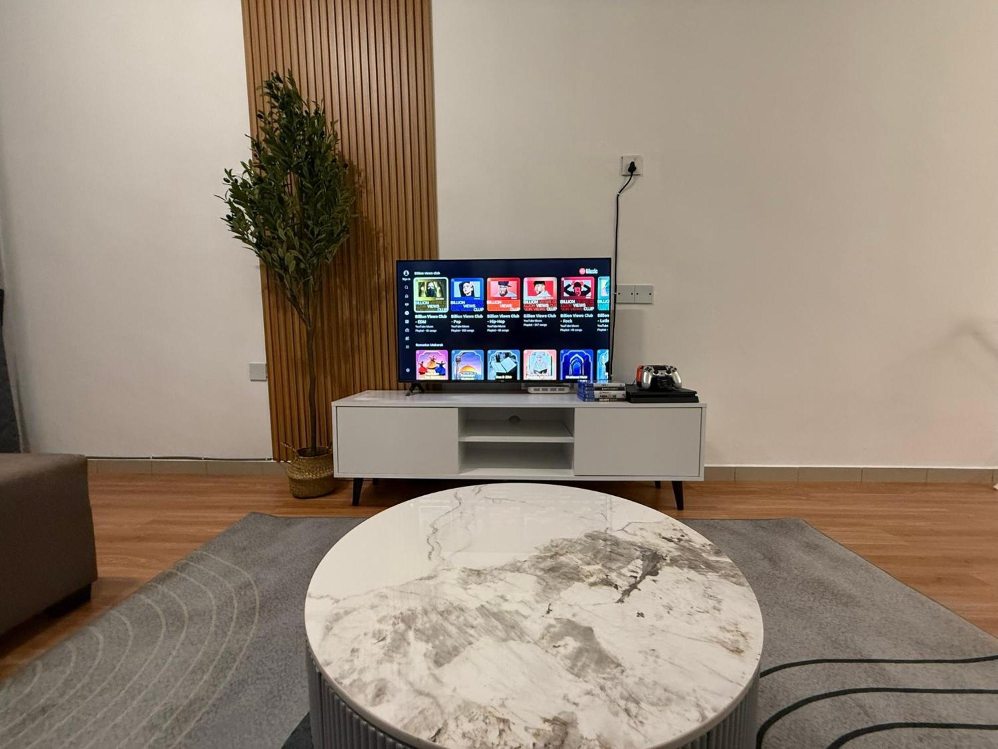 Demuji4 10pax 3br Ps4, 1min To Ecm Kcm, Netflix Apartment *